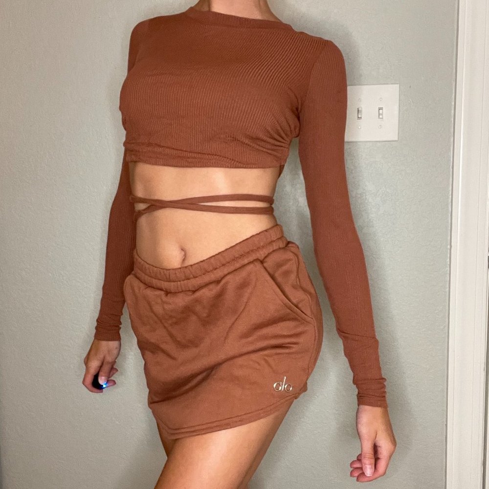 NEW Alo Yoga rust colored matching co-ord set, skort and crop top, Size XS